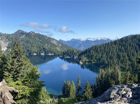 As we got back, the lake and most of the mountains got covered by clouds here and there, but we even got to see the Snoqualmie Mountain for a second. . Snow lake wta